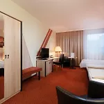 Novina Suedwestpark 4*