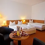 Hotel Novina Suedwestpark 4*