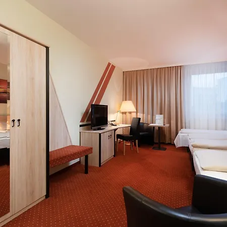 Novina Suedwestpark 4*