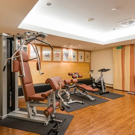Novina Suedwestpark Hotel 4*