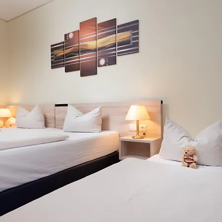 Novina Suedwestpark 4*