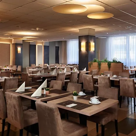 Novina Suedwestpark Hotel 4*