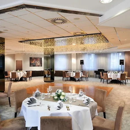 Novina Suedwestpark Hotel 4*