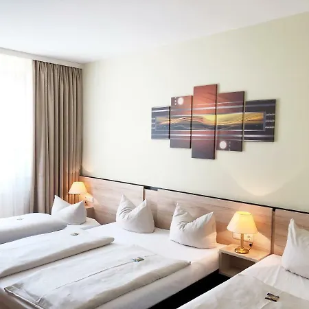 Hotel Novina Suedwestpark 4*