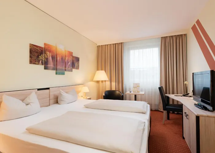 Novina Suedwestpark Hotel 4*