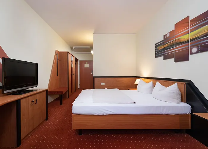 Novina Suedwestpark Hotel 4*