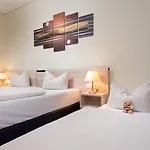 Novina Suedwestpark 4*