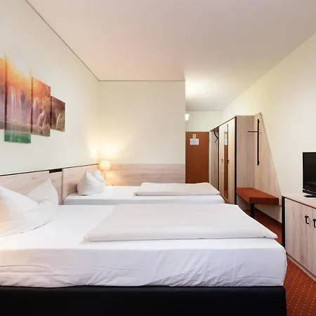 Novina Suedwestpark Hotel 4*