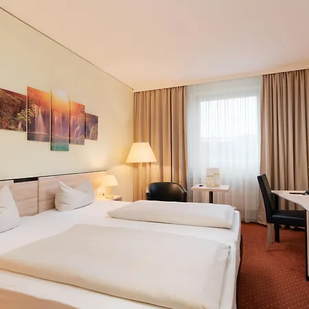 Novina Suedwestpark Hotel 4*