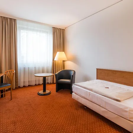Novina Suedwestpark Hotel
