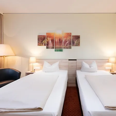 מלון Novina Suedwestpark