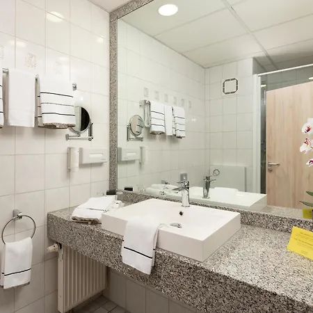 Novina Suedwestpark Hotel
