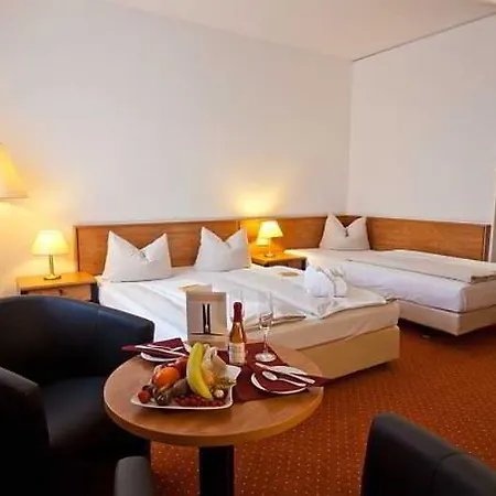 Hotel Novina Suedwestpark 4*