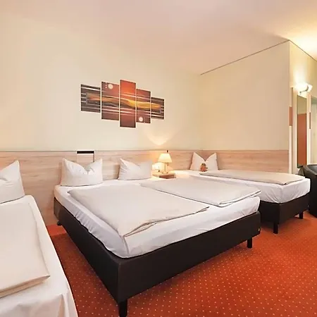Hotel Novina Suedwestpark 4*