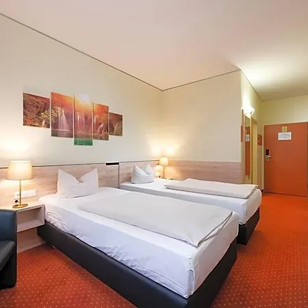 Novina Suedwestpark Hotell