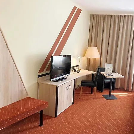 Novina Suedwestpark 4*