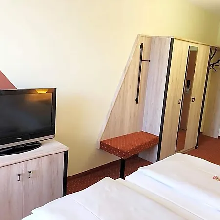 Novina Suedwestpark Hotel 4*
