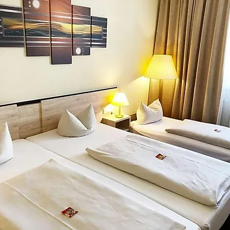 Hotel Novina Suedwestpark 4*