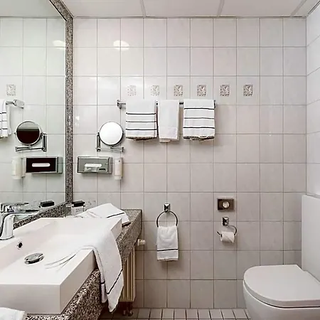 Novina Suedwestpark Hotel 4*