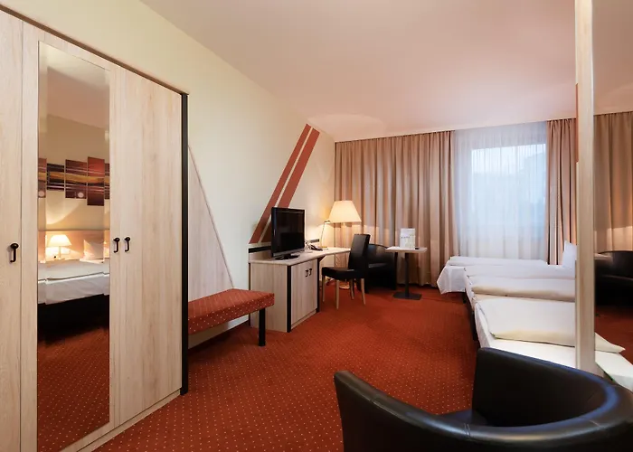 Novina Suedwestpark 4*